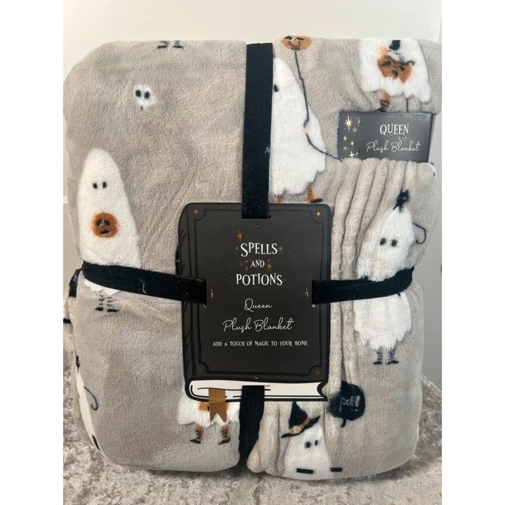 Spells and Potions Queen Ghost Plush Blanket 90 × 90 Halloween Decor